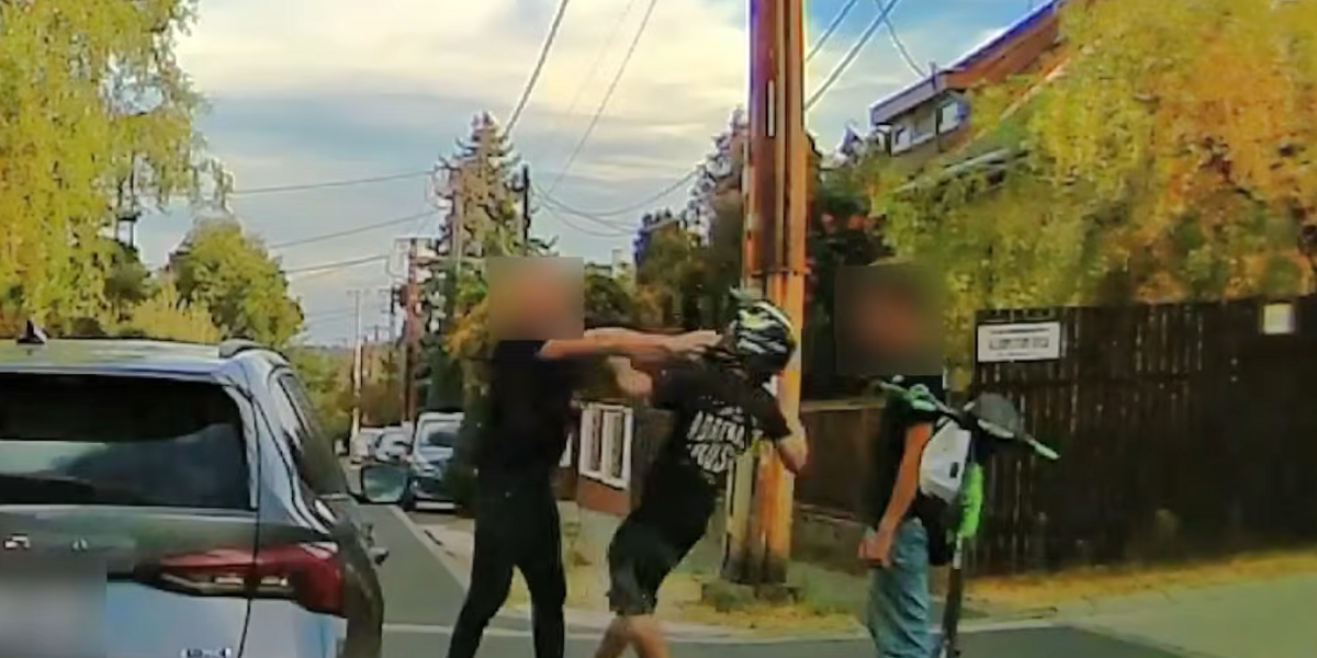 Șoc în trafic: Autoturism furios atacă un tânăr pe trotinetă