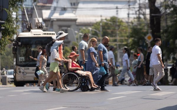 Românii cer Guvern nou: 2/3 nu vor interimat