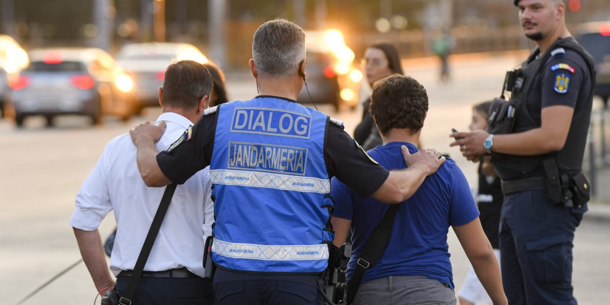 Jandarmii au intervenit la protestul anti-extremism din Piața Victoriei