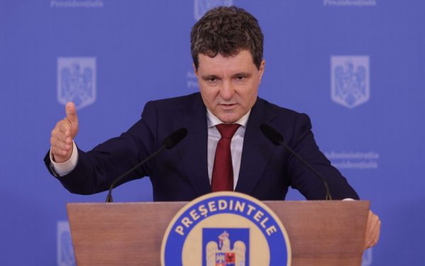Aleșii locali scapă de incompatibilitate. Nicușor Dan a promulgat legea
