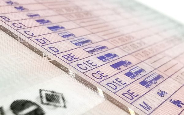 Frauda la permis: Peste 100 anulate, instructori vizați