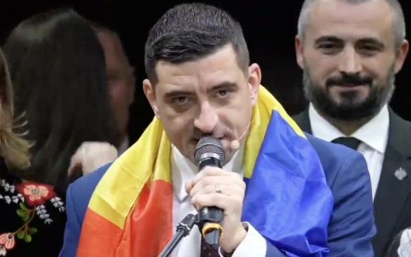 Amendă de 10.000 lei pentru oficialii ce nu salută Drapelul. Proiect AUR