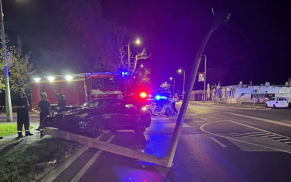 Mașină izbită de un stâlp în Nagykanizsa