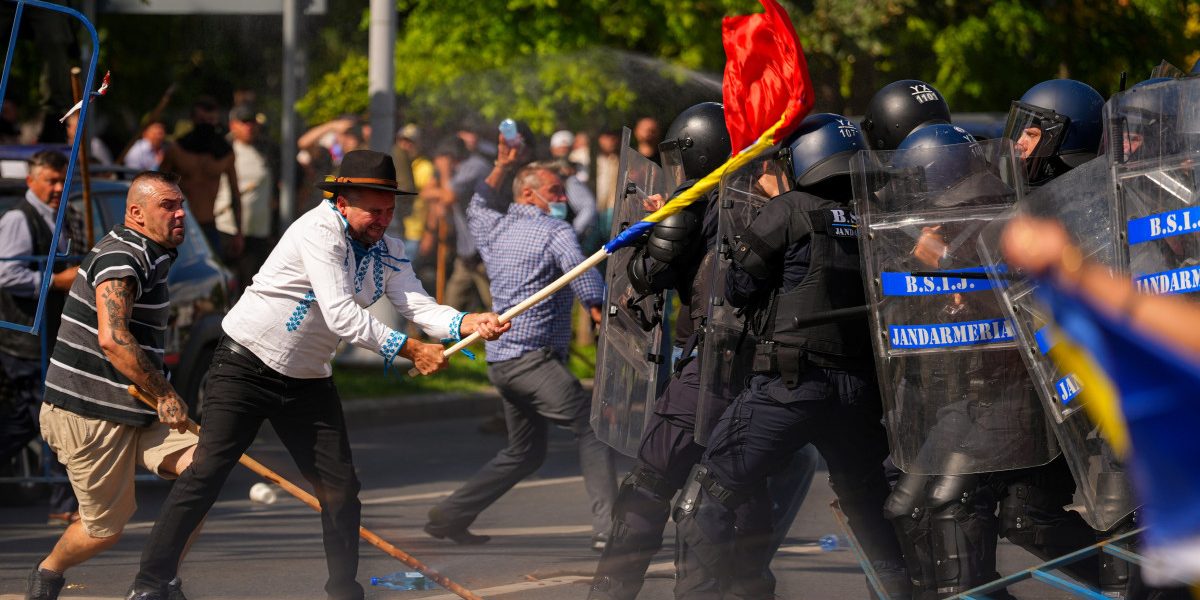 AUR acuză furt de identitate la protest. Poliția sub presiune