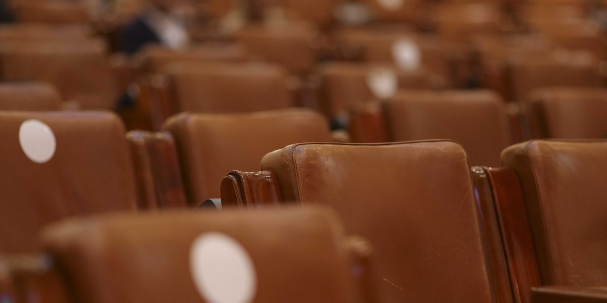 Deputații, la urnă: Vot online eliminat din Parlament