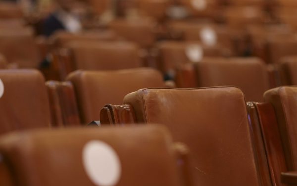 Deputații, la urnă: Vot online eliminat din Parlament