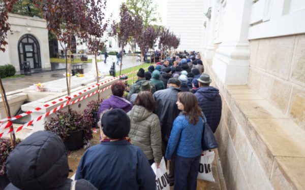Iași: Începe pelerinajul la Sfânta Cuvioasă