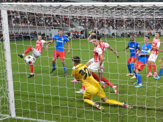 Dinamo învinge FCSB 2-1. Derby incendiar, roșii și penalty ratat
