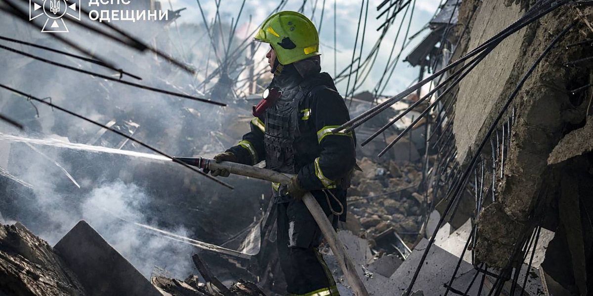 Rusia bombardează sudul Ucrainei: Exploziile zguduie Odesa, Nikolaev în beznă