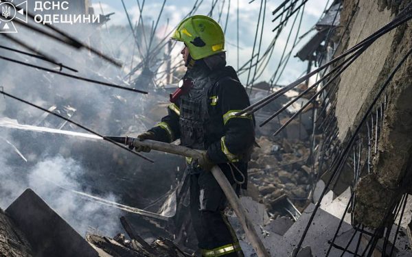 Rusia bombardează sudul Ucrainei: Exploziile zguduie Odesa, Nikolaev în beznă