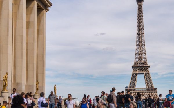 Eiffel se redeschide. Femei, „invizibile” pentru o delegație hindusă