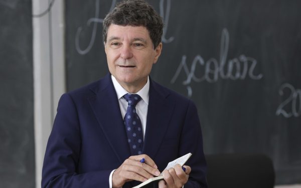 Nicușor Dan: Greșim că nu valorizăm cunoașterea