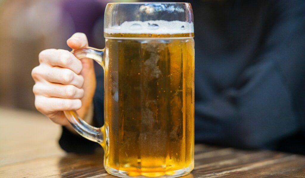 Cât alcool crește riscul de cancer: Cantitatea exactă dezvăluită