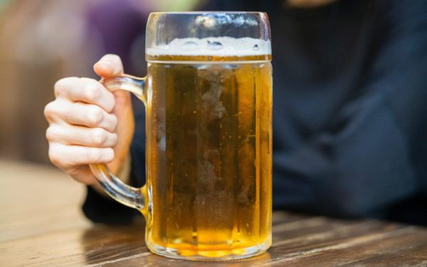 Cât alcool crește riscul de cancer: Cantitatea exactă dezvăluită