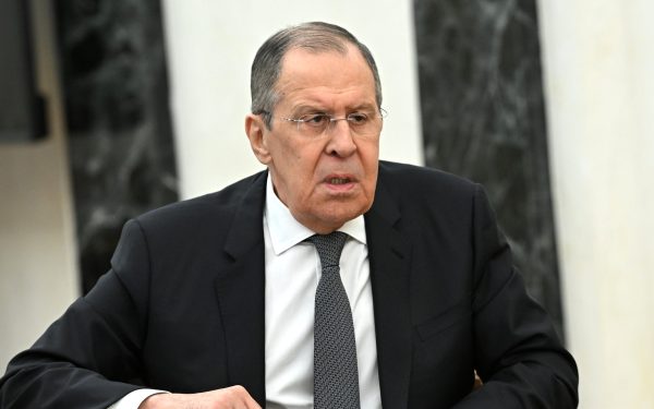 Lavrov: Pace și război, simultan în Ucraina