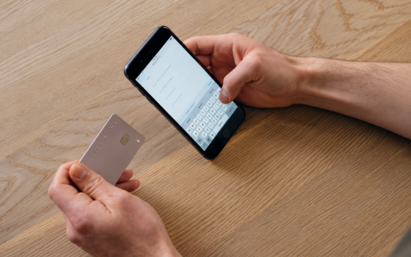 AI face cumpărături: Revolut și Visa, test în Franța