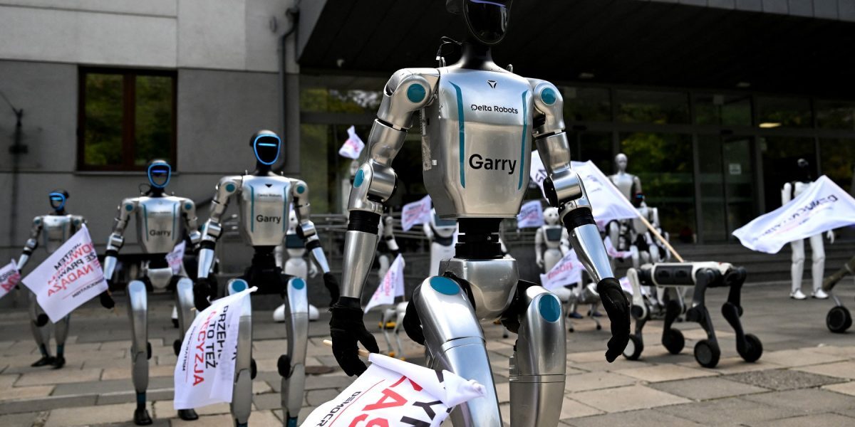 Roboții protestează contra IA în Polonia