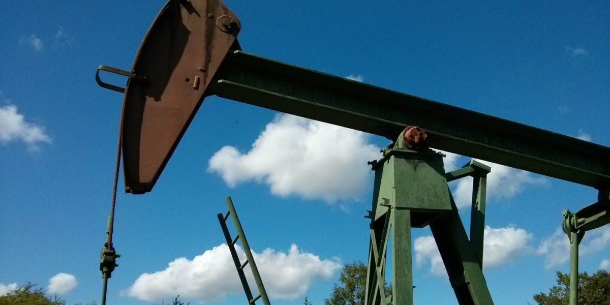 Petrol: AIE eliberează 325 milioane barili din rezerve