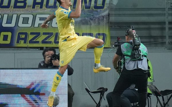Raimondo, erou la Frosinone! Frankfurt rupe blestemul acasă