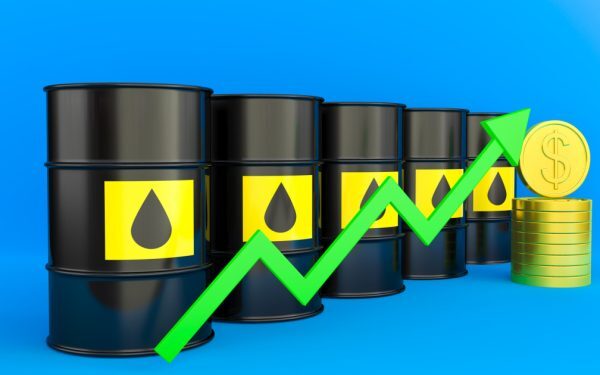Petrolul explodează după atacuri și uragan