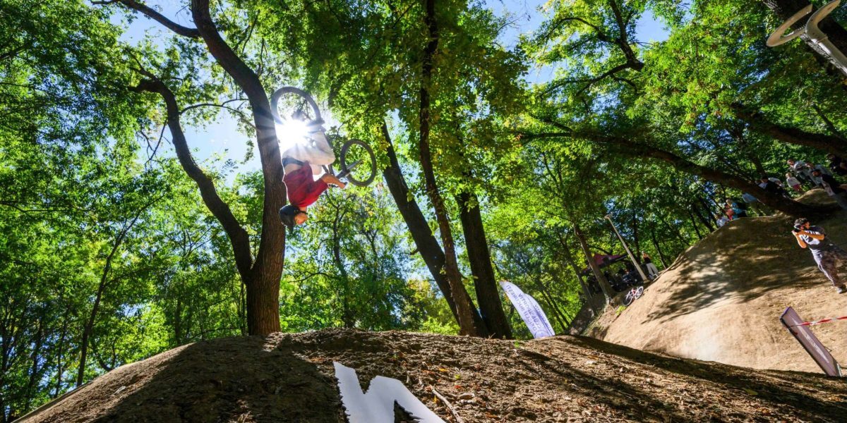 Bucureștiul are Dirt Park nou pentru ciclism freestyle
