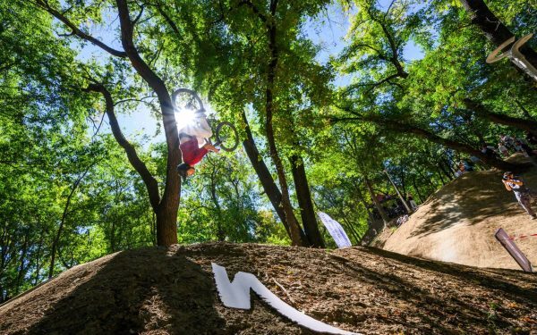 Bucureștiul are Dirt Park nou pentru ciclism freestyle
