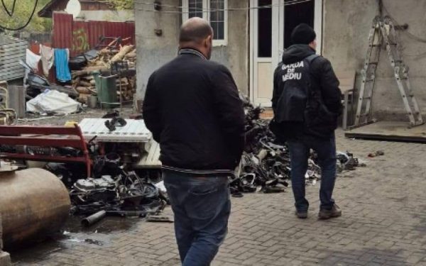 Sintești: 840 kg deșeuri metale confiscate, amenzi uriașe