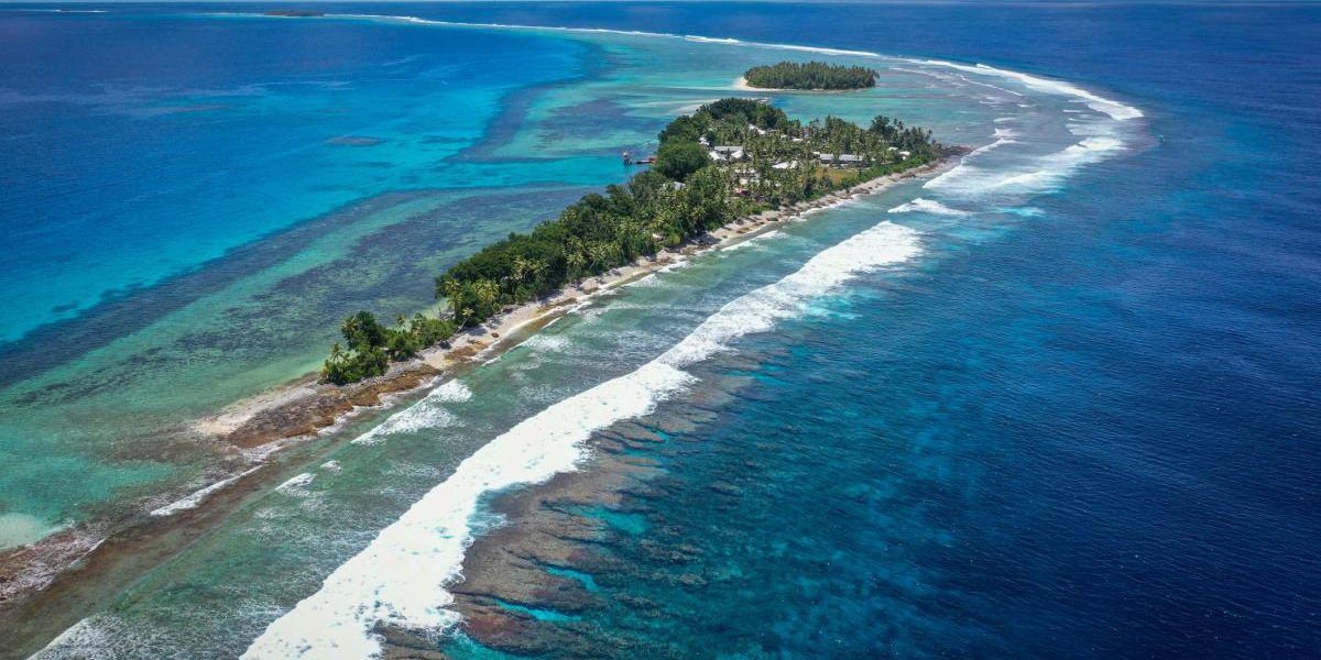 Tuvalu, țară-insulă, dispare sub ape: România privește neputincioasă